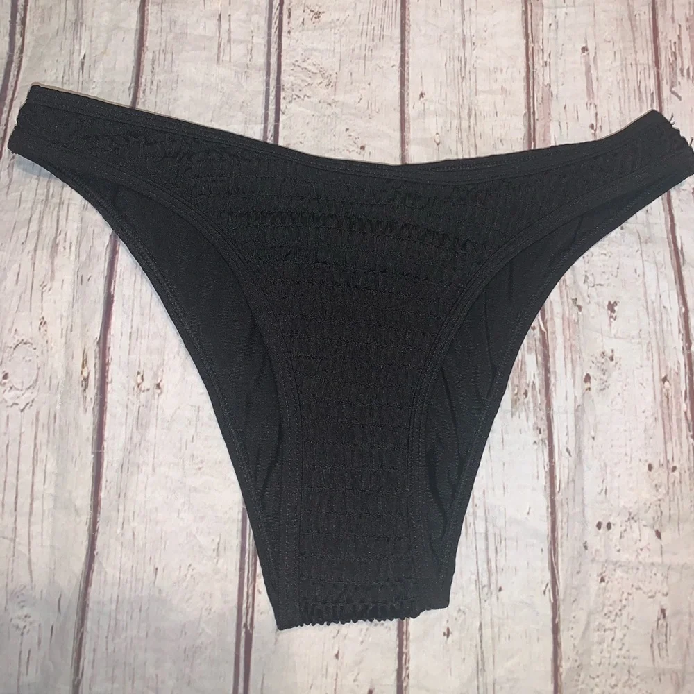 Kendall & Kylie black weave bikini bottom S